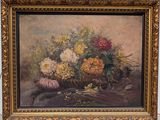 tableau représentant une nature morte composée de fleurs dans un panier posé sur une table