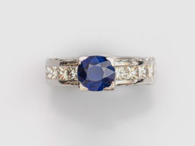 une bague en saphir et diamant