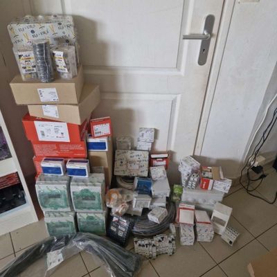 Matériel électrique. Câble , interrupteur différentiel 40A 3…