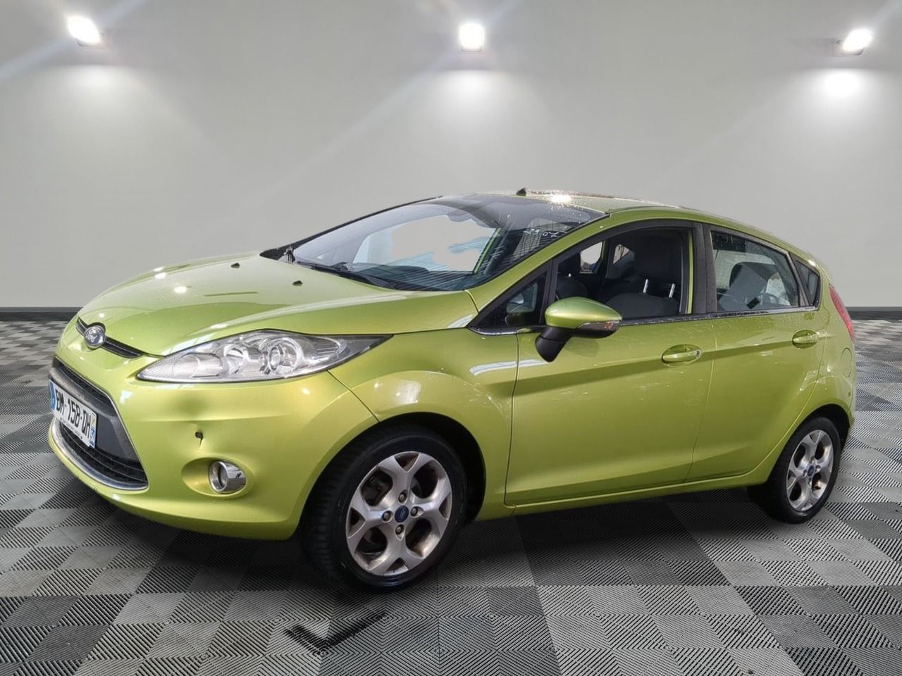 Ford Fiesta 1.25 82 Titanium - Voiture d'occasion avec petit défaut