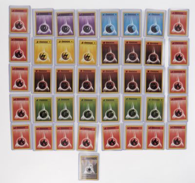 a lot of cards that have different eyes on them