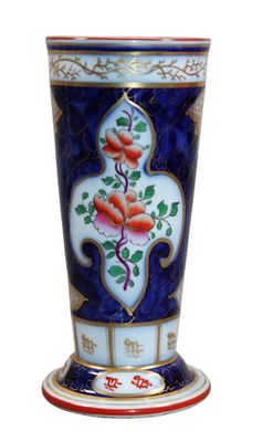 BAYEUX, attribué à, XIXème - VASE cornet en porcelaine à déc…