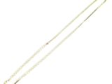 un collier en or avec une chaîne sur fond blanc
