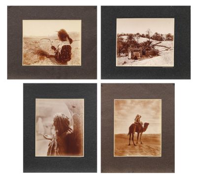 quatre photographies sépia représentant un homme à dos de chameau dans le désert