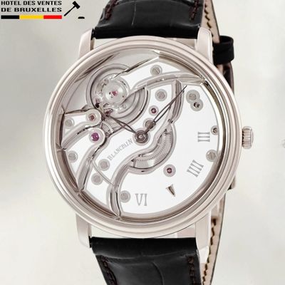 une image d'une montre en gros plan sur fond blanc