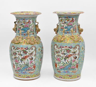 paire de vases chinois de la famille « famille » représentant des oiseaux et des fleurs