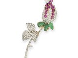 une broche en forme de rose, sertie de diamants et de rubis