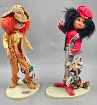 64 / C6 / Deux poupées sur selette des années 60/70 "L…