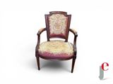 une image représentant une chaise dont l'assise est recouverte d'un tissu coloré