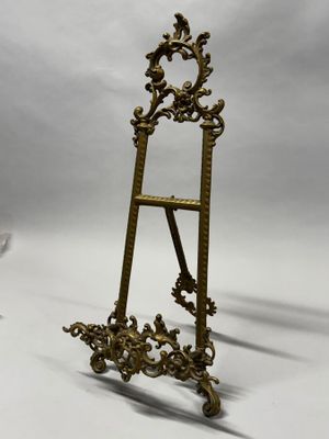 paire de chevalets anciens en laiton aux motifs ouvragés