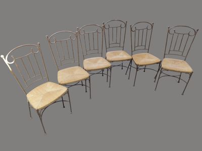 lot de six chaises de salle à manger en fer forgé avec coussins de dossier en rotin