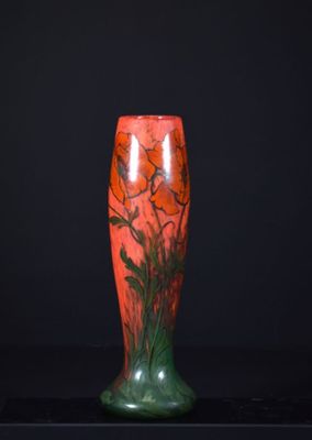LEGRAS - VASE obus en verre dépoli rouge et vert à décor éma…