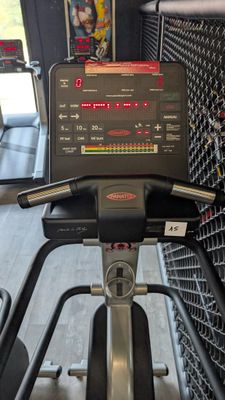 a close up of a tread on a machine in a gym