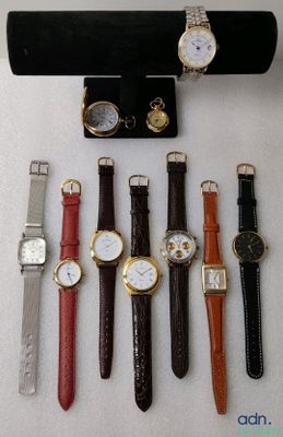 a lot of watches that are sitting on a table