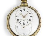 une montre de poche ancienne avec des chiffres romains sur le cadran