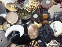 Un lot de boutons, majoritairement de gros formats, en plast… (photo 4)
