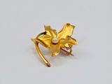 an image of a close up of a gold ring with a flower