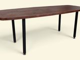 une photo d'une table en bois aux pieds noirs