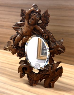 Psyché de table en bois sculpté à décor d’angelot Ht 43 X 34…