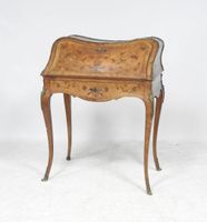 Bureau de dame en pente en marqueterie de bois de violette à…