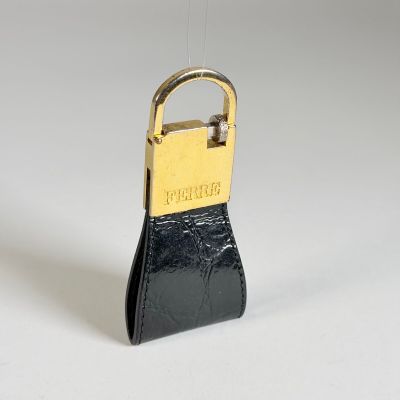 GIANFRANCO FERRÉ, porte clefs, métal doré et languette en cu…