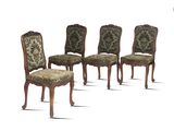 quatre chaises avec dossier rembourré et dossier rembourré