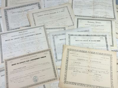 many papers are piled on top of each other on a table