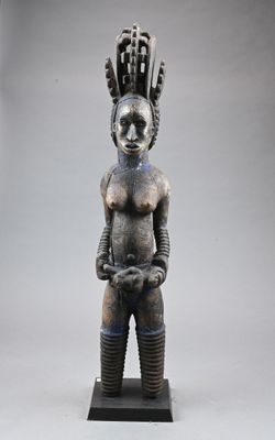 an image of a statue of a woman with a large headpiece