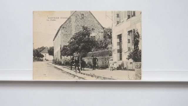 Basville : La Poste. B.E.