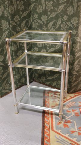 Desserte en métal trois plateaux en verre H : 72 x 45