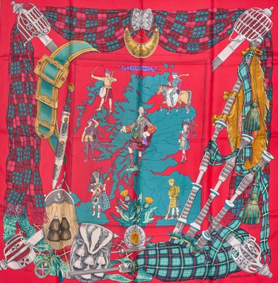 foulard en soie rouge orné d'une illustration représentant des vêtements et des accessoires pour femmes