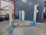 une photo d'un garage dans lequel se trouvent quelques machines
