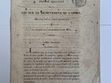 un vieux livre écrit posé sur une table