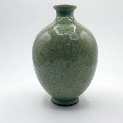 CHINE - Petit vase pansu à décor incisé floral sous couverte céladon-o - Photo 1