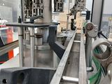 une photo d'une machine en train de travailler sur une autre machine