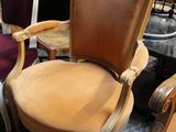 le nombre de chaises qui sont assises ensemble dans une pièce