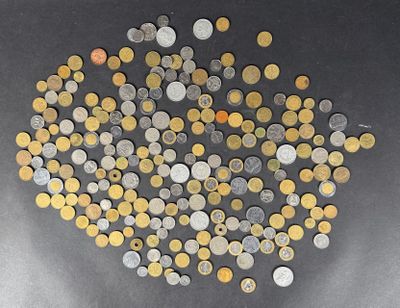 une multitude de pièces disposées en forme de pomme