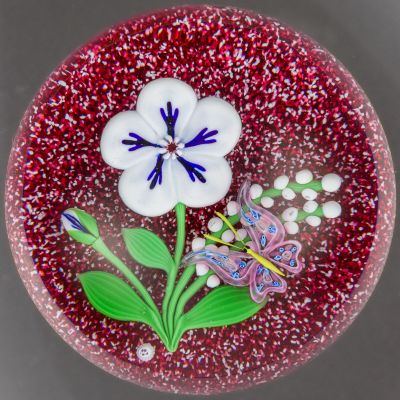 Baccarat. Presse-papiers « Papillon sur belle de jour fond g… - Photo 1