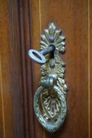 Magnifique armoire à linge anglaise du XIXe siècle en acajou… (photo 3)