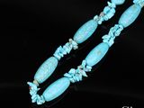 un collier composé de turquoise, turquoise, turquoise, turquoise, turquoise, turquoise, turquoise, turquoise, turquoise, turquoise, turquoise, turquoise, turquoise, turquoise, turquoise, turquoise, turquoise, turquoise