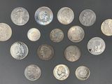 beaucoup de pièces disposées en cercle