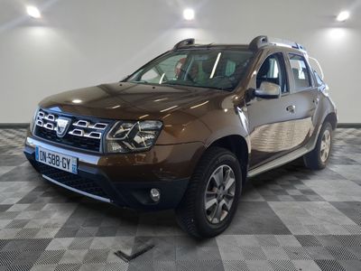 une photo d'une Dacia marron garée dans un showroom