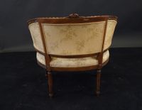 Fauteuil corbeille en noyer mouluré et sculpté à dossier gon… (photo 5)