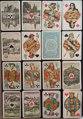 une photo montrant un jeu de cartes posé sur une table