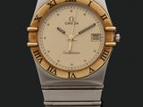 gros plan d'une montre avec des chiffres romains sur le cadran