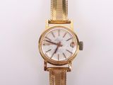 une image d'une montre-bracelet en or avec un cadran blanc