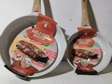 two pans that are sitting next to each other on a table