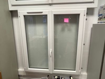 VENDU SUR DESIGNATION. 1 fenêtre double avec cadre pvc blanc…