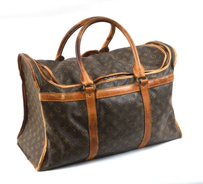 une image d'un sac Louis Vuitton sur fond blanc