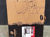un carton posé sur une palette